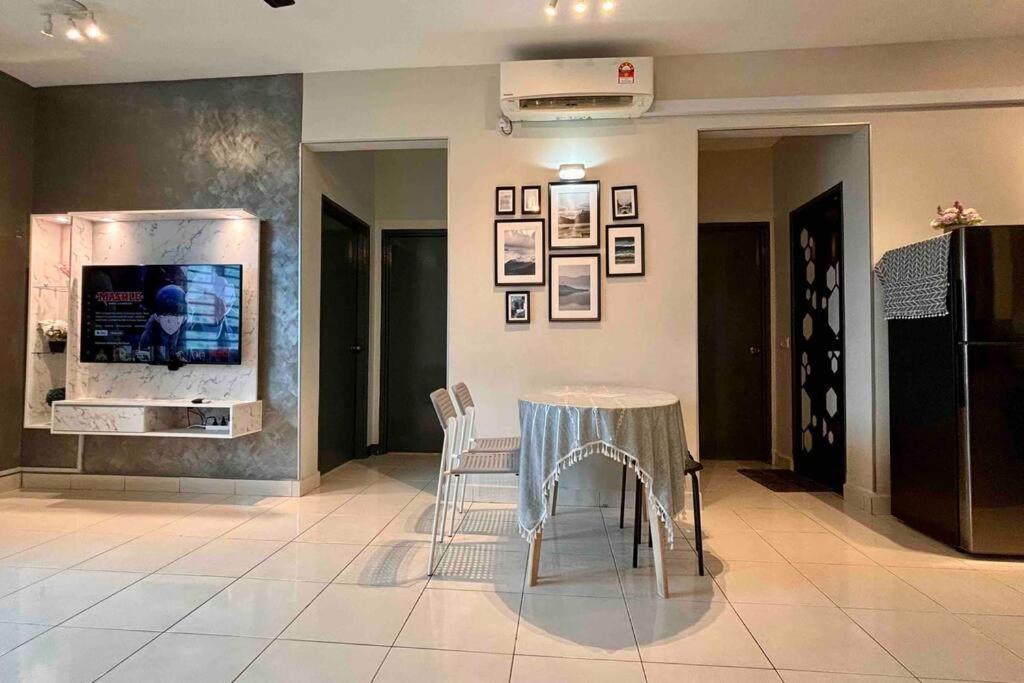 Moderm Spacious 6Pax S Pice Penang บายันเลอปาส ภายนอก รูปภาพ