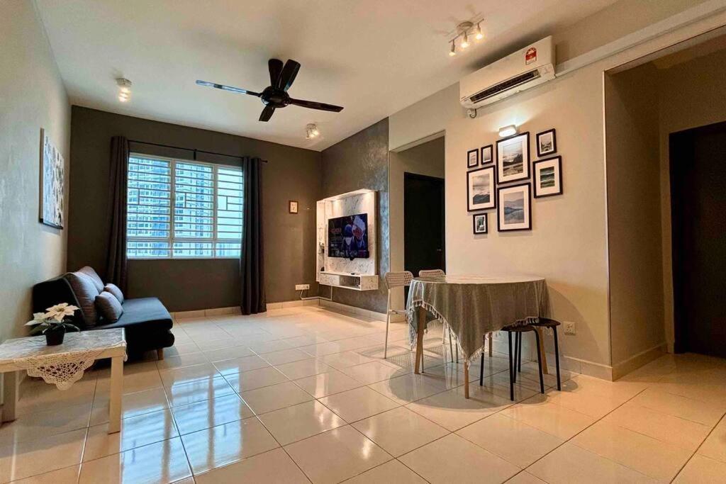 Moderm Spacious 6Pax S Pice Penang บายันเลอปาส ภายนอก รูปภาพ